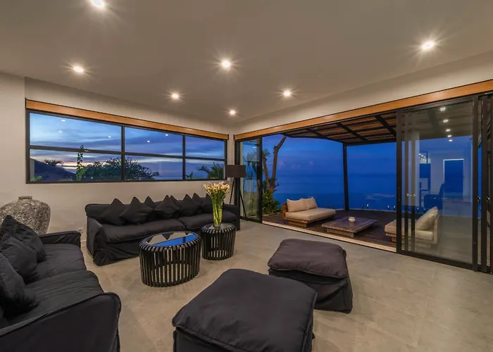 Namaskar - Iconic 5br Cliff - 180° Ocean View ヴィラ ジンバラン